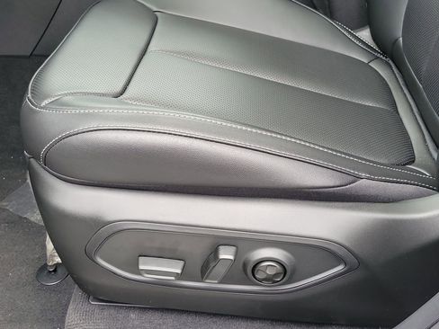 New 2026 Jeep Grand Cherokee Limited w/ Luxury Tech Group II RWD image 11