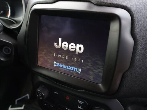 Used 2023 Jeep Renegade Trailhawk image 12