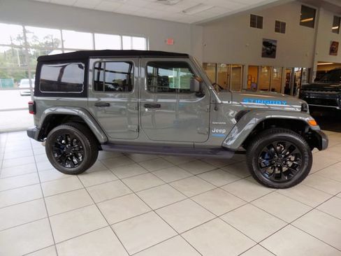 Certified 2022 Jeep Wrangler Unlimited Sahara AWD/4WD image 10