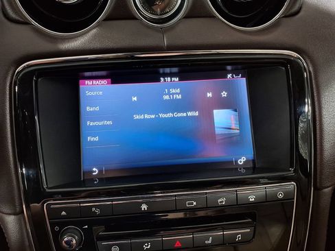 Used 2016 Jaguar XJ R-Sport RWD image 26