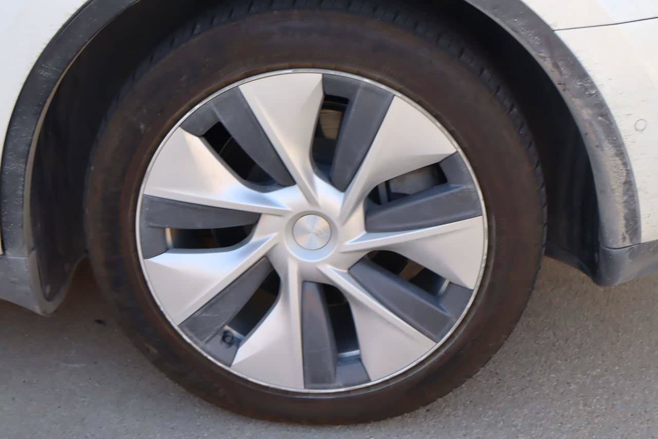Used 2021 Tesla Model Y Long Range AWD/4WD image 23