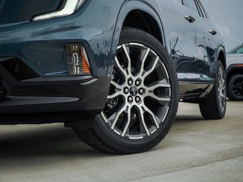 New 2026 GMC Acadia Denali Ultimate w/ LPO, Floor Liner Package AWD/4WD image 6