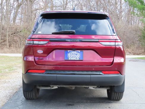 Certified 2024 Jeep Grand Cherokee Altitude image 15