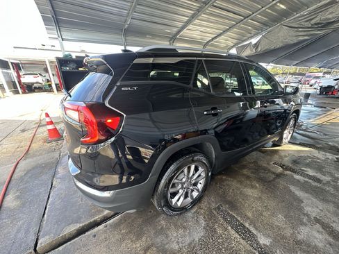 Used 2024 GMC Terrain SLT image 22