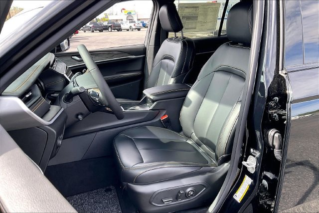 New 2026 Jeep Grand Cherokee Limited AWD/4WD image 9