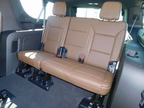 New 2025 Chevrolet Suburban High Country image 38