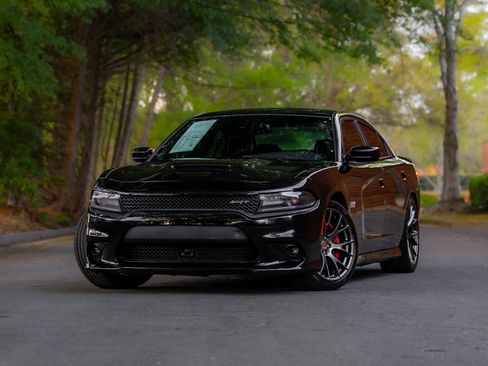 Used 2016 Dodge Charger SRT w/ Harman/Kardon Audio Group image 2