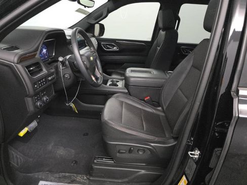 Used 2023 Chevrolet Suburban High Country image 3