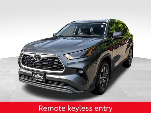 Used 2023 Toyota Highlander XLE AWD/4WD image 13
