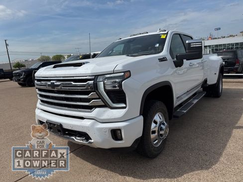 Used 2024 Chevrolet Silverado 3500 High Country w/ Technology Package image 3