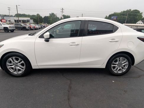 Used 2017 Toyota Yaris iA FWD image 4