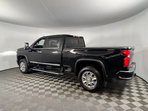 Used 2024 Chevrolet Silverado 2500 High Country w/ Technology Package image 10