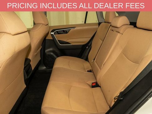 Used 2021 Toyota RAV4 LE FWD image 7
