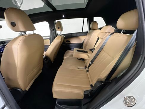 Used 2022 Volkswagen Tiguan SE AWD/4WD image 24