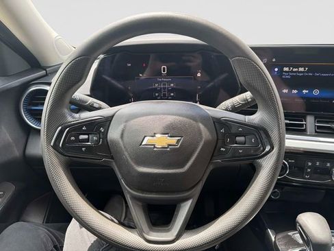 Used 2024 Chevrolet Trax LT FWD image 29