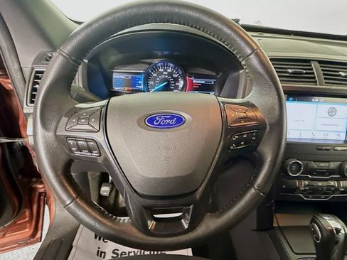 Used 2018 Ford Explorer XLT AWD/4WD image 15