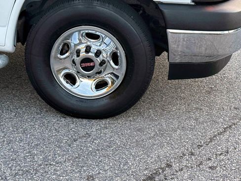 Used 2023 GMC Savana 2500 w/ Driver Convenience Package image 7