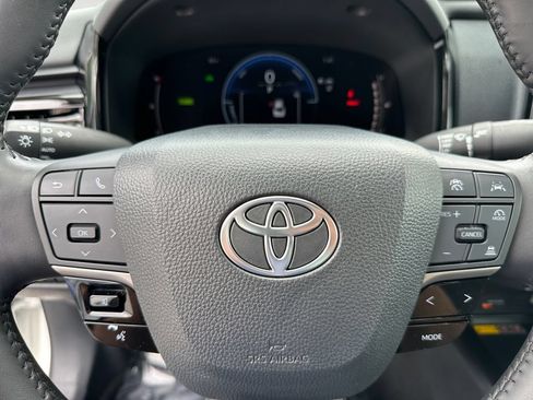 Used 2025 Toyota Camry LE w/ Convenience Package AWD/4WD image 20