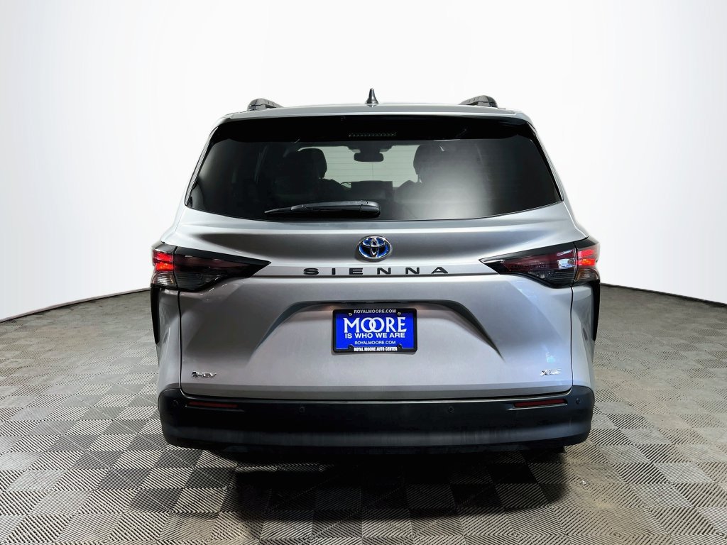 Certified 2025 Toyota Sienna XLE FWD image 6