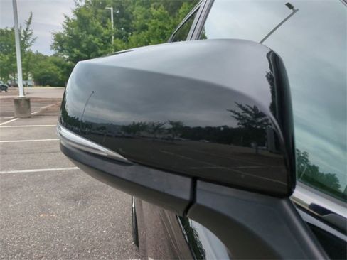 Used 2023 Toyota Highlander LE image 12