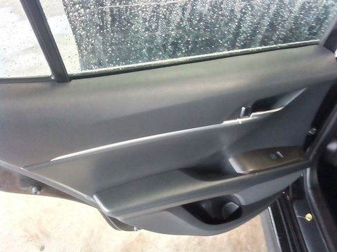 Used 2021 Toyota Camry SE image 18