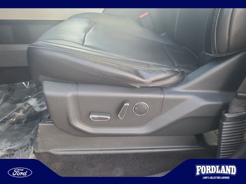 Used 2016 Ford F150 Lariat w/ Equipment Group 502A Luxury AWD/4WD image 14