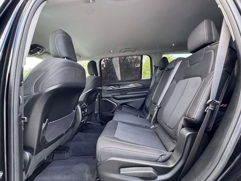 Used 2021 Jeep Grand Cherokee L Laredo w/ Luxury Tech Group I AWD/4WD image 14
