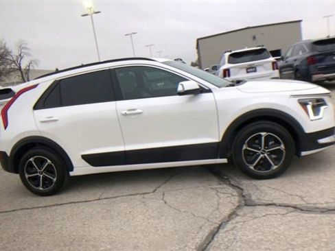 New 2025 Kia Niro EX image 4
