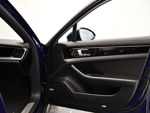 Used 2020 Porsche Panamera 4 image 45