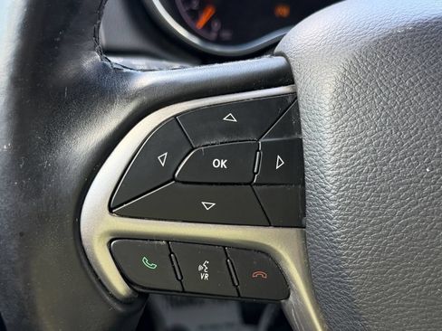 Used 2019 Jeep Grand Cherokee Laredo w/ Laredo X Package AWD/4WD image 31
