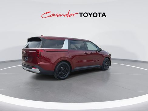 Used 2026 Kia Carnival FWD image 8