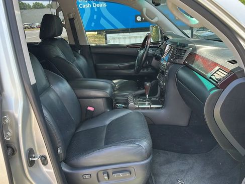 Used 2011 Lexus LX 570 4WD w/ Luxury Pkg image 23