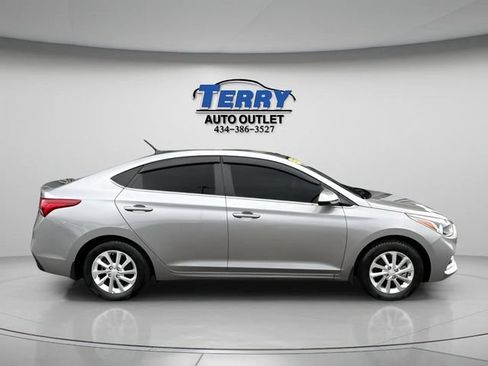 Used 2022 Hyundai Accent SEL FWD image 1