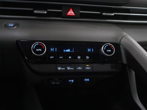 Used 2022 Hyundai Elantra SEL image 22