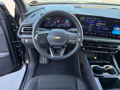 Certified 2025 Chevrolet Traverse LT w/ LPO, Cargo Package AWD/4WD image 15