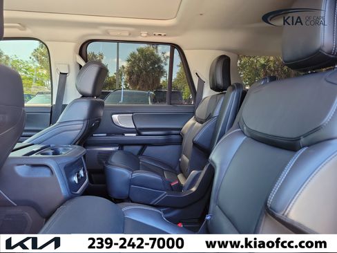 Used 2025 Ford Expedition Max Platinum AWD/4WD image 14