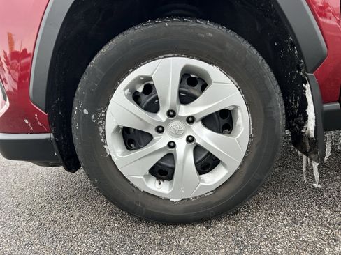 Used 2019 Toyota RAV4 LE image 12