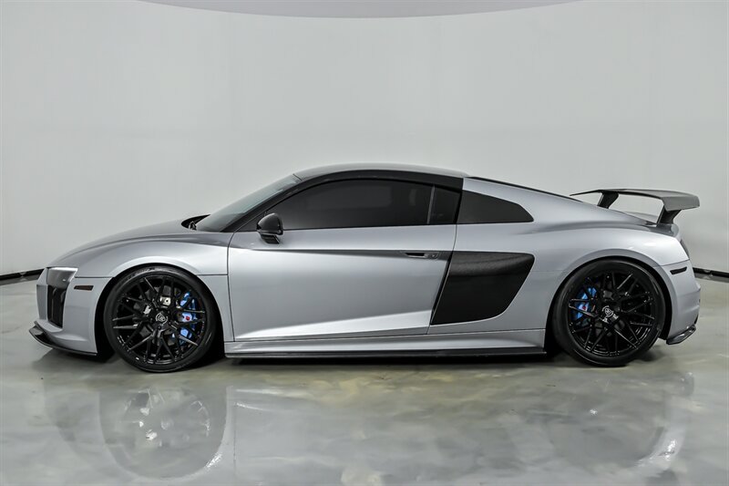 Used 2017 Audi R8 V10 w/ Carbon Exterior Package AWD/4WD image 7
