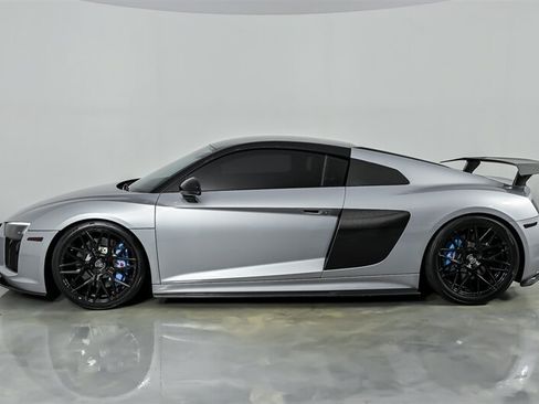 Used 2017 Audi R8 V10 w/ Carbon Exterior Package AWD/4WD image 7