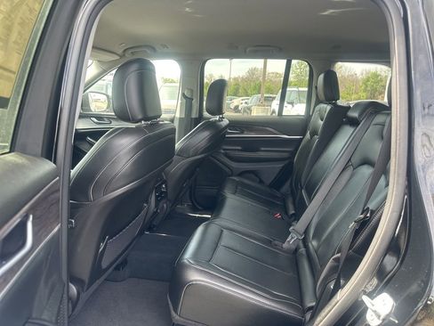 Used 2023 Jeep Grand Cherokee Limited image 18