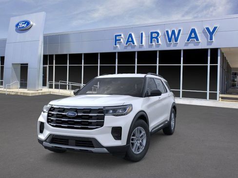 Used 2025 Ford Explorer Active RWD image 2