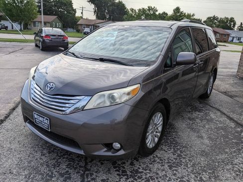 Used 2013 Toyota Sienna XLE FWD image 7