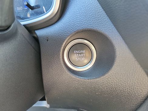 Used 2022 Toyota Corolla Cross XLE image 32