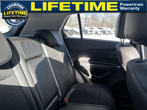 Certified 2022 Chevrolet Trax LT w/ Redline Edition image 33