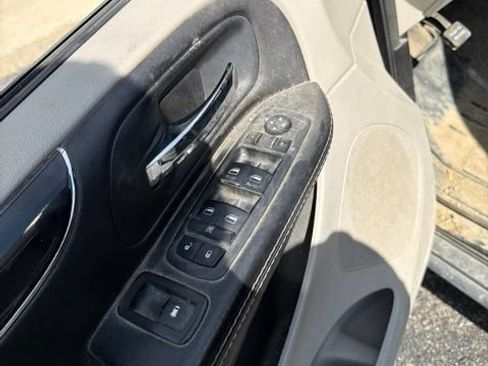 Used 2017 Dodge Grand Caravan SXT FWD image 21
