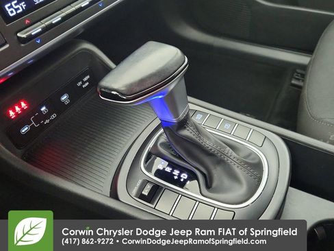 Used 2025 Hyundai Kona SEL image 28