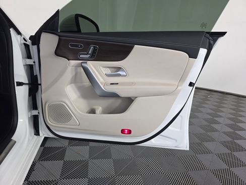 Used 2025 Mercedes-Benz CLA 250 image 34