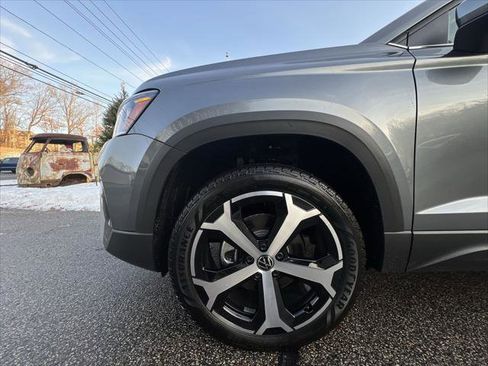 New 2026 Volkswagen Taos SEL image 10