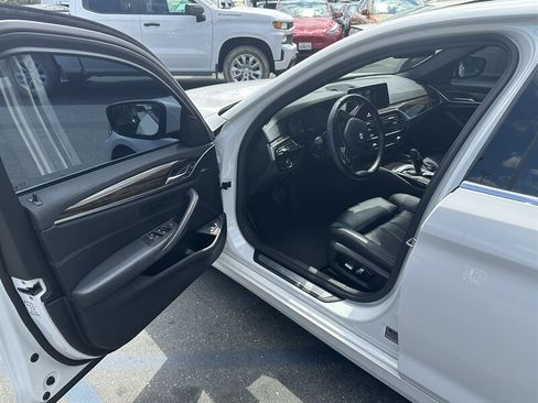 Used 2020 BMW 530i w/ Convenience Package RWD image 8
