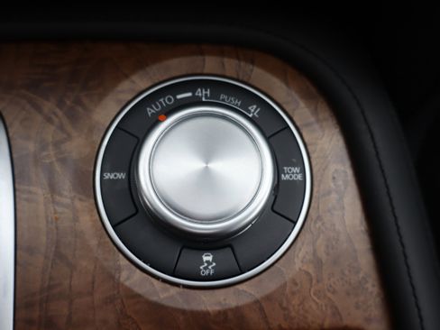 Used 2024 Nissan Armada SL w/ Captain's Chairs Package image 31